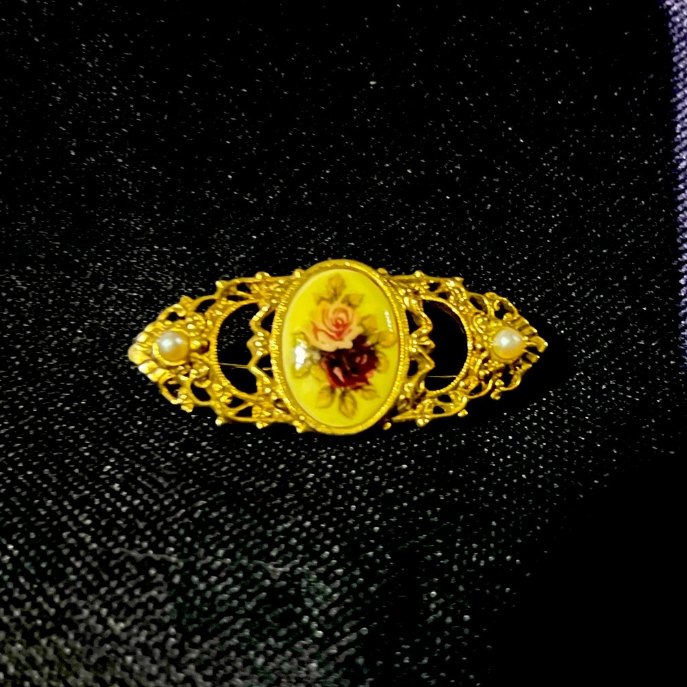 gold tone pin brooch rose pearls victorian style